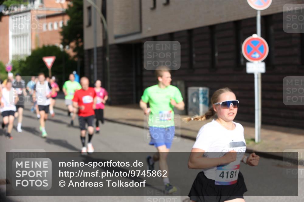 12.06.2026 - Holstenköstenlauf Andreas Tolksdorf http://msf.ph/oto/9745862 12.06.2026 19:09:17 Laufen 4181 meine-sportfotos.de