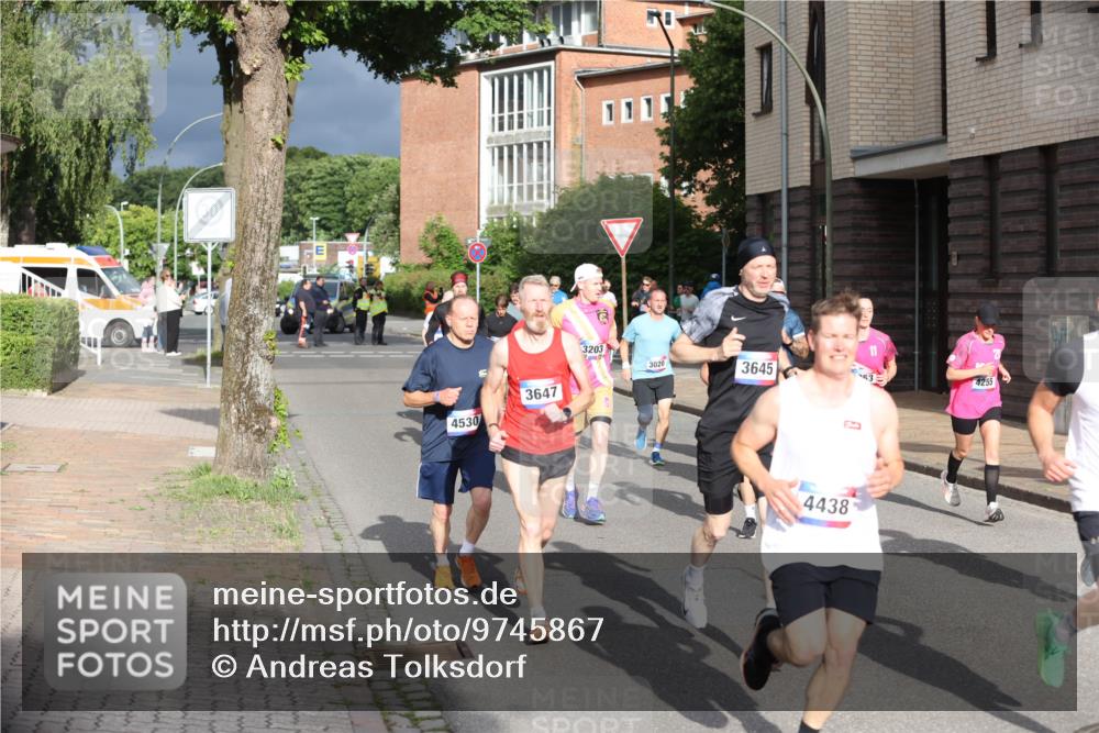 12.06.2026 - Holstenköstenlauf Andreas Tolksdorf http://msf.ph/oto/9745867 12.06.2026 19:09:20 Laufen 4530, 3647, 3203, 3020, 3645, 11, 4438, 4255 meine-sportfotos.de