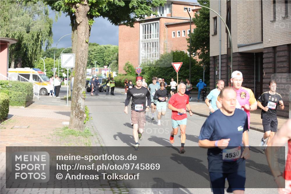 12.06.2026 - Holstenköstenlauf Andreas Tolksdorf http://msf.ph/oto/9745869 12.06.2026 19:09:22 Laufen 4546, 4530, 200, 3680 meine-sportfotos.de