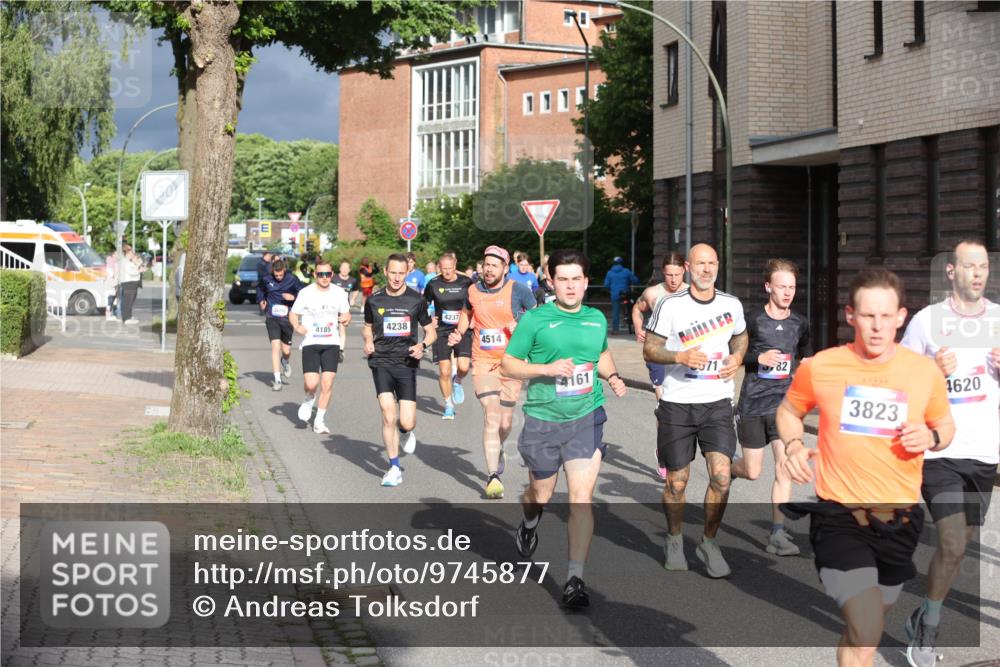 12.06.2026 - Holstenköstenlauf Andreas Tolksdorf http://msf.ph/oto/9745877 12.06.2026 19:09:31 Laufen 4185, 4238, 4237, 4514, 4161, 71, 82, 4620, 3823 meine-sportfotos.de