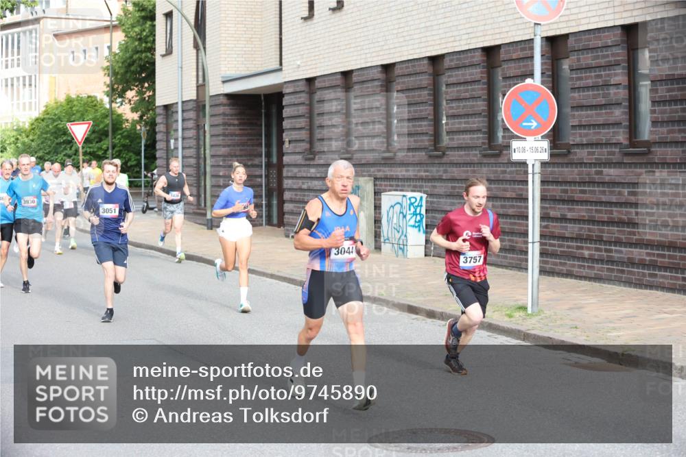 12.06.2026 - Holstenköstenlauf Andreas Tolksdorf http://msf.ph/oto/9745890 12.06.2026 19:09:39 Laufen 1111, 461, 3930, 3051, 3044, 3757, 10, 06, 15, 06, 26 meine-sportfotos.de