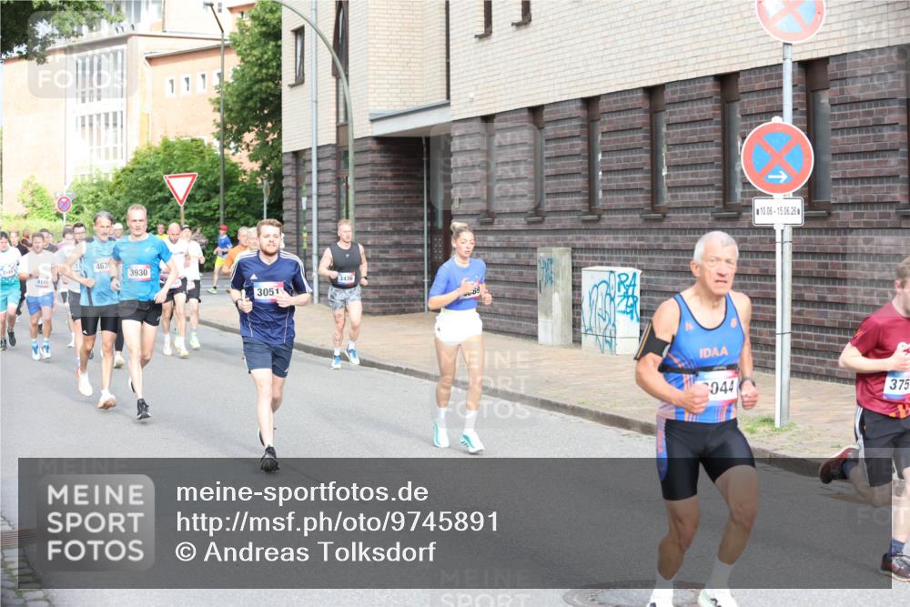 12.06.2026 - Holstenköstenlauf Andreas Tolksdorf http://msf.ph/oto/9745891 12.06.2026 19:09:39 Laufen 463, 4115, 3930, 111, 3051, 3436, 89, 10, 06, 15, 06, 26, 044, 375 meine-sportfotos.de