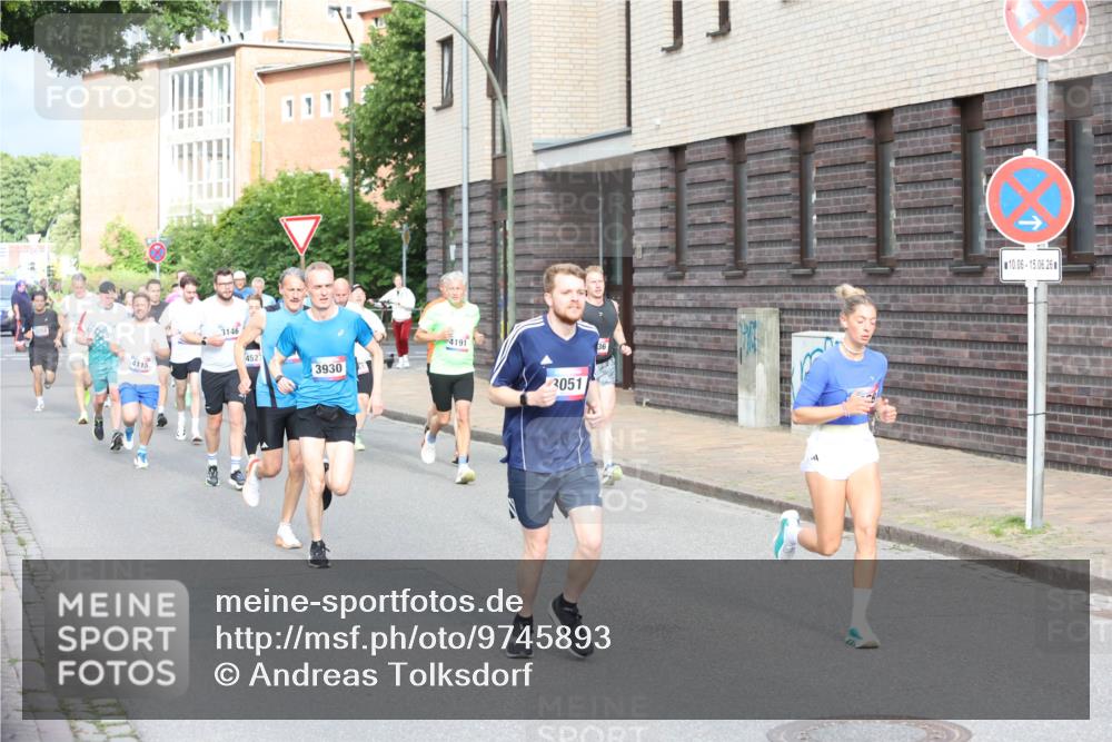 12.06.2026 - Holstenköstenlauf Andreas Tolksdorf http://msf.ph/oto/9745893 12.06.2026 19:09:40 Laufen 4115, 3146, 50, 1115, 4527, 3930, 4191, 3051, 10, 06, 15, 06, 26 meine-sportfotos.de