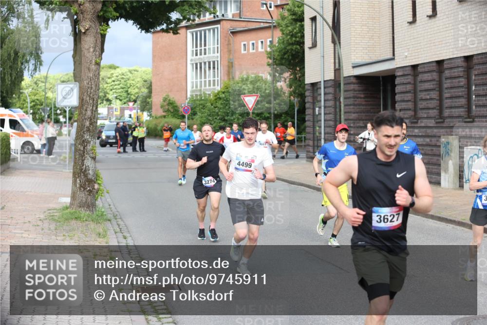 12.06.2026 - Holstenköstenlauf Andreas Tolksdorf http://msf.ph/oto/9745911 12.06.2026 19:09:49 Laufen 3274, 4499, 3627 meine-sportfotos.de