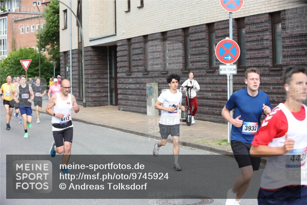 12.06.2026 - Holstenköstenlauf Andreas Tolksdorf http://msf.ph/oto/9745924 12.06.2026 19:09:57 Laufen 4685, 4574, 3040, 4412, 10, 06, 15, 06, 26, 3932, 442 meine-sportfotos.de