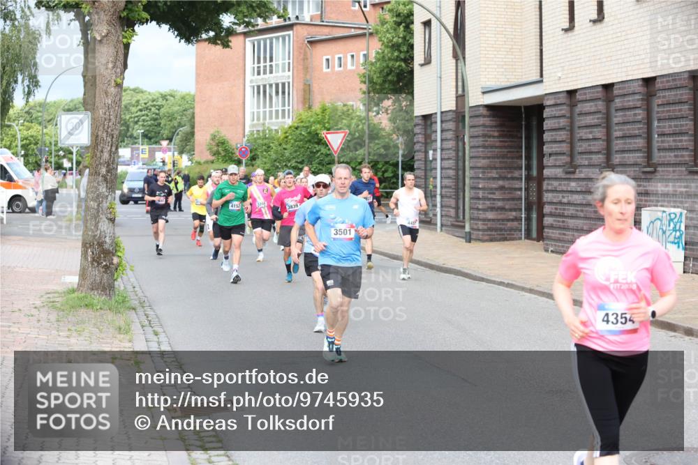 12.06.2026 - Holstenköstenlauf Andreas Tolksdorf http://msf.ph/oto/9745935 12.06.2026 19:10:04 Laufen 4152, 3208, 3839, 3501, 4437, 2030, 4355 meine-sportfotos.de