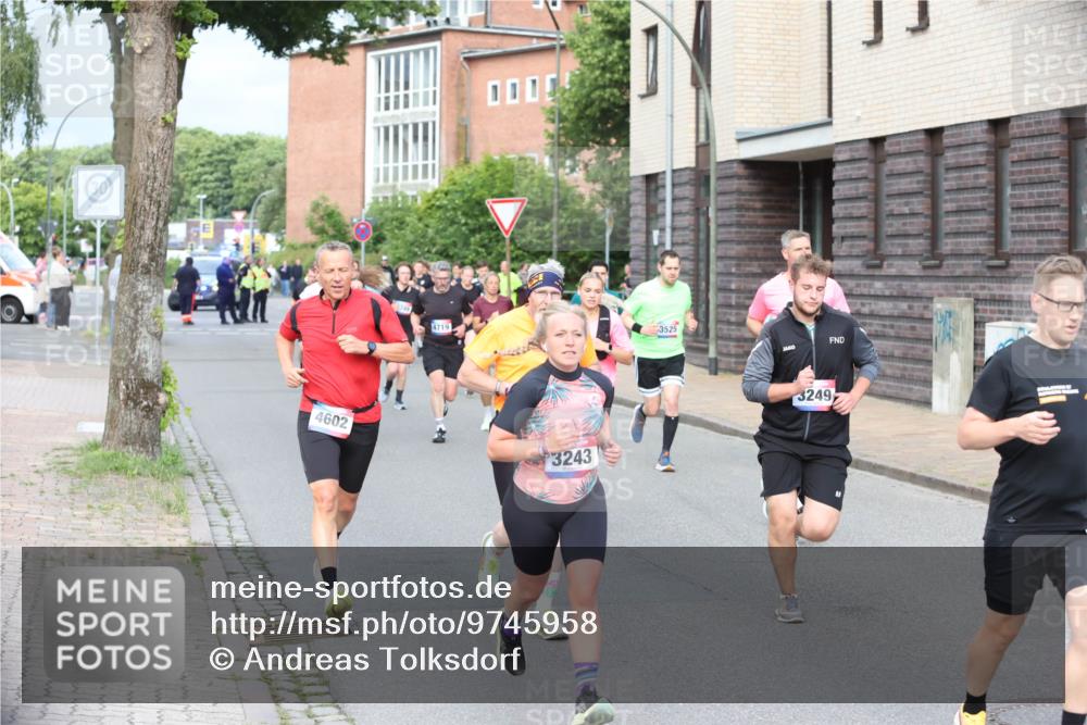 12.06.2026 - Holstenköstenlauf Andreas Tolksdorf http://msf.ph/oto/9745958 12.06.2026 19:10:15 Laufen 4602, 4719, 3243, 3525, 3249 meine-sportfotos.de