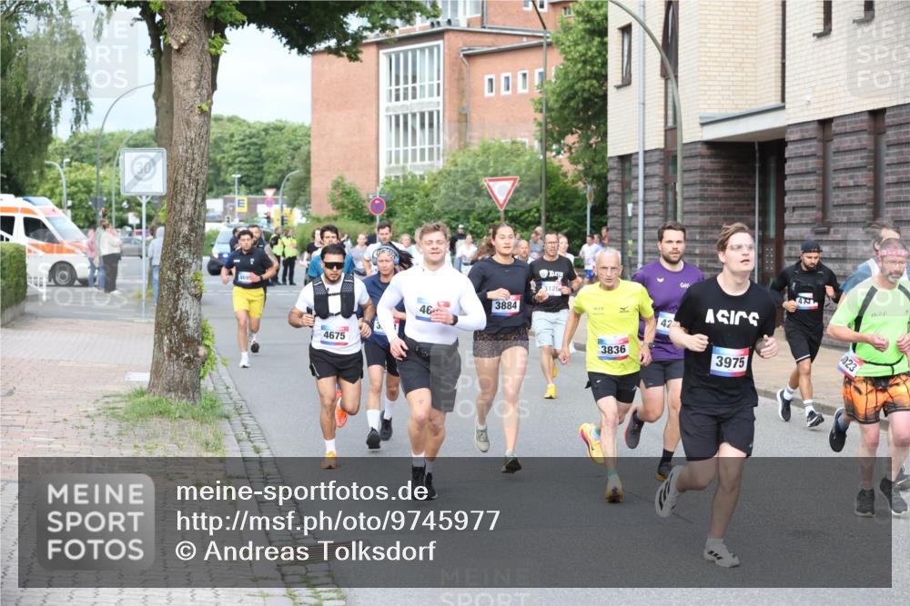 12.06.2026 - Holstenköstenlauf Andreas Tolksdorf http://msf.ph/oto/9745977 12.06.2026 19:10:31 Laufen 4675, 3884, 46, 3, 3126, 3836, 42, 3975, 023 meine-sportfotos.de