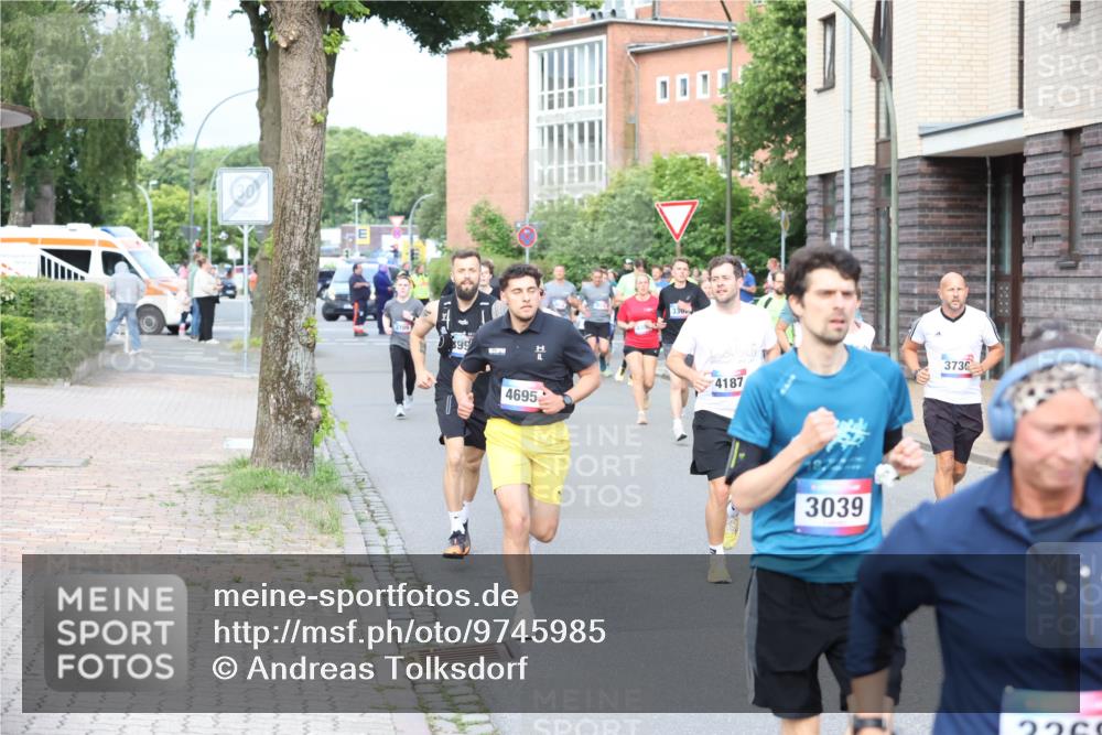 12.06.2026 - Holstenköstenlauf Andreas Tolksdorf http://msf.ph/oto/9745985 12.06.2026 19:10:35 Laufen 3709, 399, 4695, 330, 4187, 3039, 3730 meine-sportfotos.de