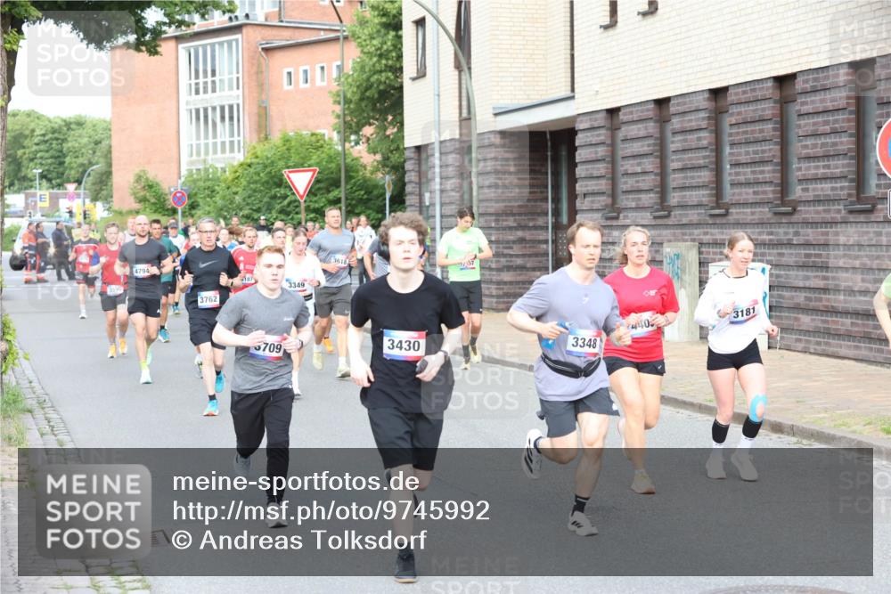 12.06.2026 - Holstenköstenlauf Andreas Tolksdorf http://msf.ph/oto/9745992 12.06.2026 19:10:40 Laufen 4794, 3762, 1870, 3349, 5709, 3618, 3348, 3430, 4405, 3181 meine-sportfotos.de