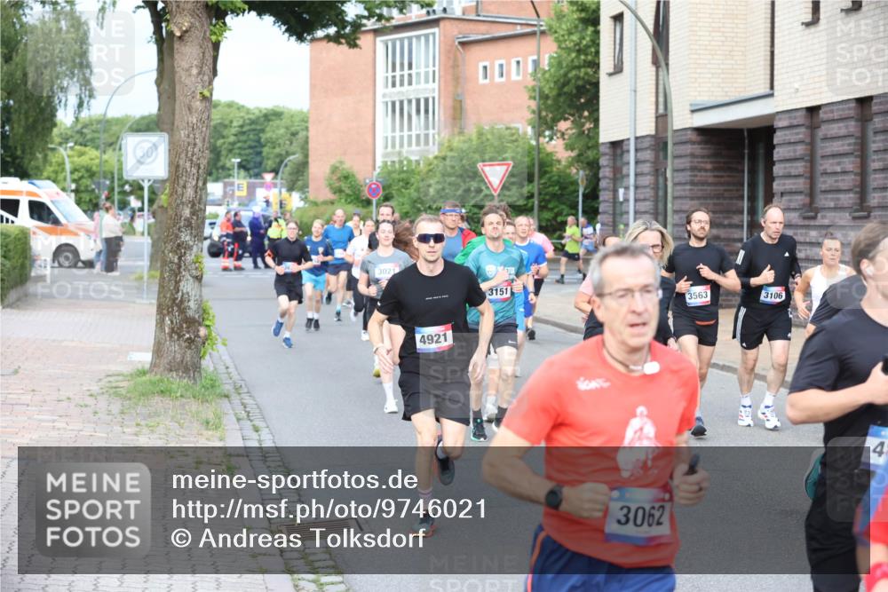 12.06.2026 - Holstenköstenlauf Andreas Tolksdorf http://msf.ph/oto/9746021 12.06.2026 19:10:52 Laufen 3021, 3151, 3563, 3106, 4921, 3062, 4 meine-sportfotos.de