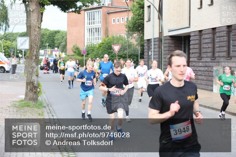 12.06.2026 - Holstenköstenlauf Andreas Tolksdorf http://msf.ph/oto/9746028 12.06.2026 19:10:56 Laufen 4752, 386, 3716, 3948, 4162 meine-sportfotos.de