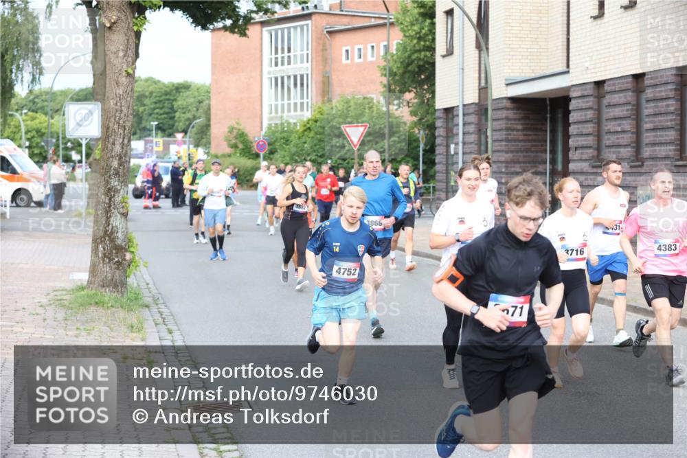 12.06.2026 - Holstenköstenlauf Andreas Tolksdorf http://msf.ph/oto/9746030 12.06.2026 19:10:57 Laufen 4682, 14, 4752, 3866, 71, 3716, 31, 4383 meine-sportfotos.de