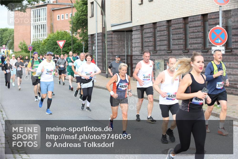 12.06.2026 - Holstenköstenlauf Andreas Tolksdorf http://msf.ph/oto/9746036 12.06.2026 19:11:01 Laufen 32, 4890, 3147, 4891, 4829, 4443, 4420, 400, 3255 meine-sportfotos.de
