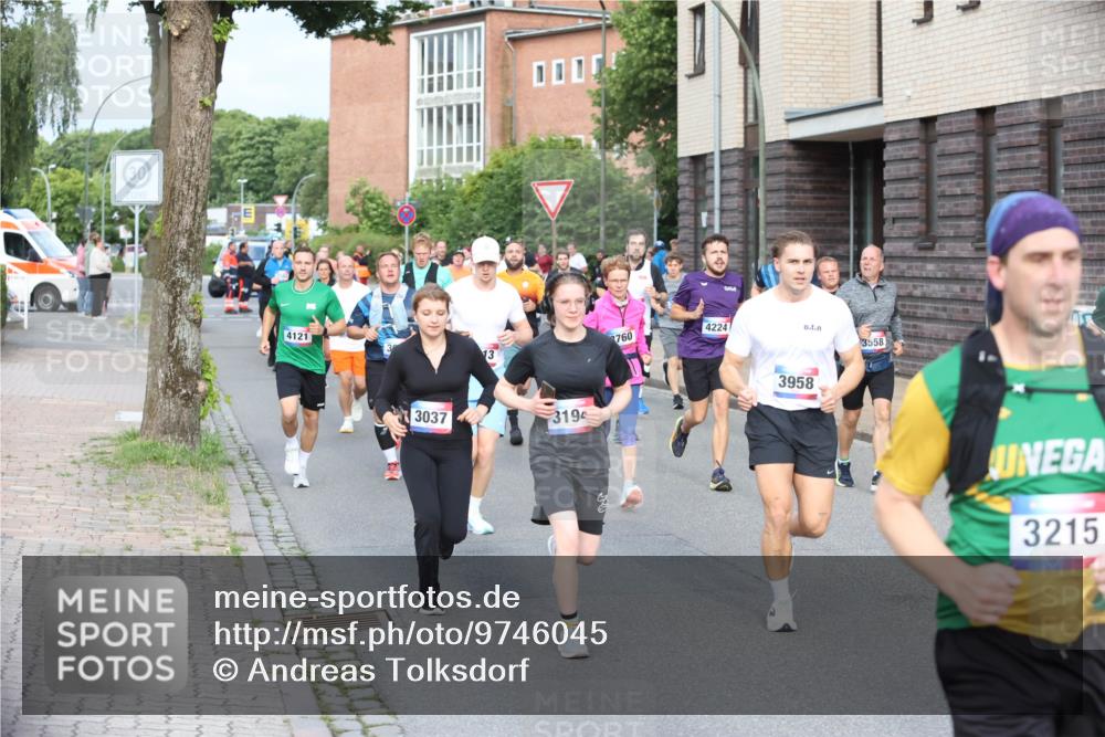 12.06.2026 - Holstenköstenlauf Andreas Tolksdorf http://msf.ph/oto/9746045 12.06.2026 19:11:05 Laufen 4121, 3037, 3194, 760, 4224, 3558, 3958, 3215 meine-sportfotos.de
