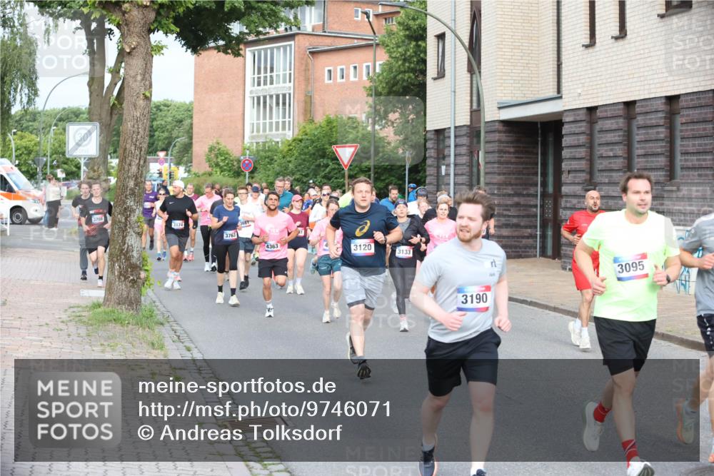 12.06.2026 - Holstenköstenlauf Andreas Tolksdorf http://msf.ph/oto/9746071 12.06.2026 19:11:21 Laufen 3708, 31741, 3661, 3763, 4363, 3120, 3133, 3095, 3190 meine-sportfotos.de