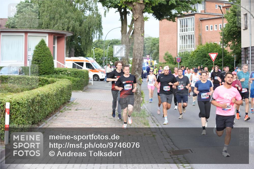 12.06.2026 - Holstenköstenlauf Andreas Tolksdorf http://msf.ph/oto/9746076 12.06.2026 19:11:24 Laufen 3708, 3423, 3174, 3518, 441, 492, 3763, 63, 449 meine-sportfotos.de