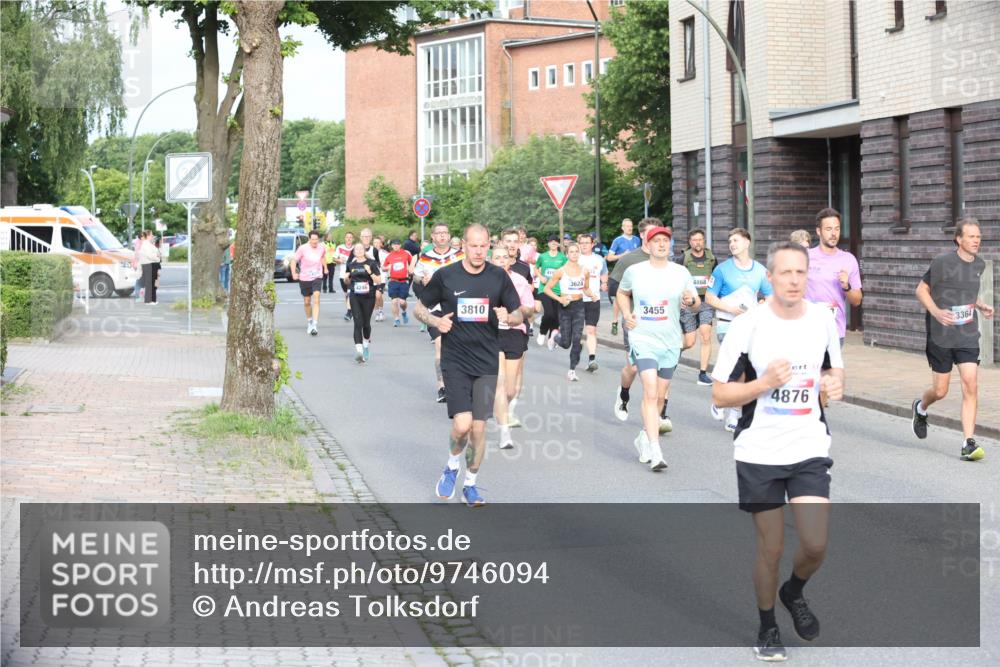 12.06.2026 - Holstenköstenlauf Andreas Tolksdorf http://msf.ph/oto/9746094 12.06.2026 19:11:35 Laufen 3810, 3624, 3455, 4868, 4876, 3364 meine-sportfotos.de
