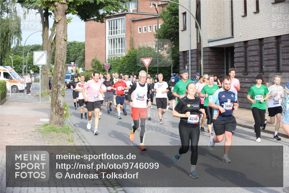 12.06.2026 - Holstenköstenlauf Andreas Tolksdorf http://msf.ph/oto/9746099 12.06.2026 19:11:41 Laufen 4376, 3955, 3907, 4246, 3694, 4156, 3416 meine-sportfotos.de