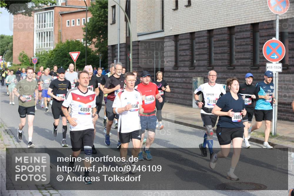 12.06.2026 - Holstenköstenlauf Andreas Tolksdorf http://msf.ph/oto/9746109 12.06.2026 19:11:46 Laufen 3164, 60, 2, 59, 856, 4855, 3650, 278, 3192, 3897, 10, 06, 15, 06, 26, 387, 3340 meine-sportfotos.de