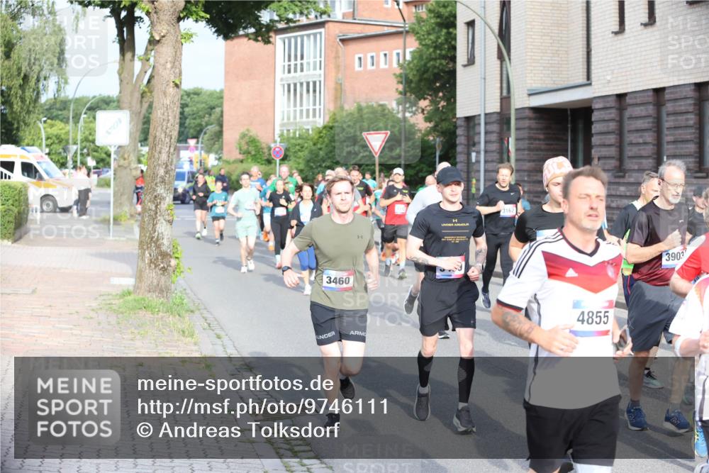 12.06.2026 - Holstenköstenlauf Andreas Tolksdorf http://msf.ph/oto/9746111 12.06.2026 19:11:47 Laufen 10, 3460, 3162, 4855, 3903 meine-sportfotos.de