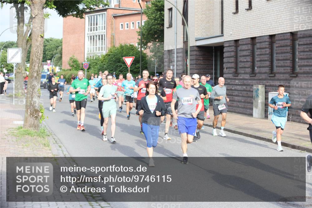 12.06.2026 - Holstenköstenlauf Andreas Tolksdorf http://msf.ph/oto/9746115 12.06.2026 19:11:50 Laufen 35, 4313, 3165, 3164, 3789, 4802 meine-sportfotos.de