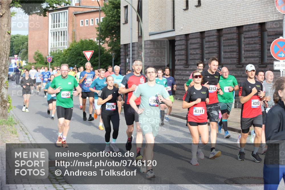 12.06.2026 - Holstenköstenlauf Andreas Tolksdorf http://msf.ph/oto/9746120 12.06.2026 19:11:52 Laufen 4130, 3283, 3176, 3952, 057, 4311, 4313, 414, 4312, 10, 06, 15, 06 meine-sportfotos.de