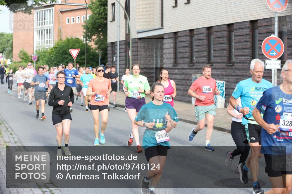 12.06.2026 - Holstenköstenlauf Andreas Tolksdorf http://msf.ph/oto/9746124 12.06.2026 19:11:57 Laufen 10, 4721, 3803, 3257, 3608, 4397, 2025, 3136, 19, 10, 06, 15, 06, 26, 328 meine-sportfotos.de