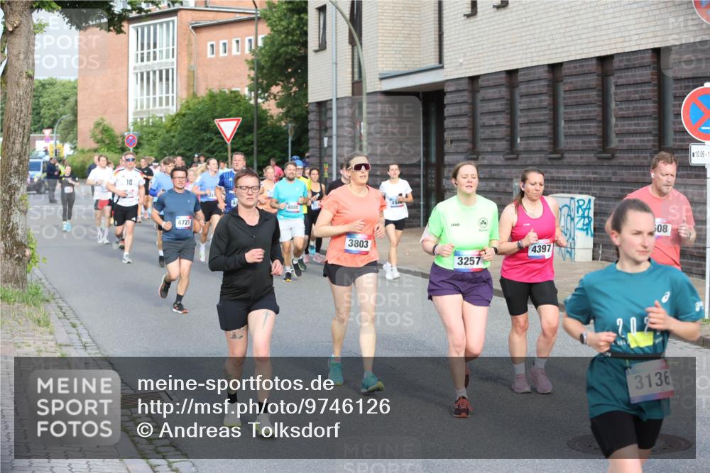 12.06.2026 - Holstenköstenlauf Andreas Tolksdorf http://msf.ph/oto/9746126 12.06.2026 19:11:58 Laufen 10, 4721, 4880, 3803, 45, 3257, 4397, 508, 3136, 10, 06, 1 meine-sportfotos.de
