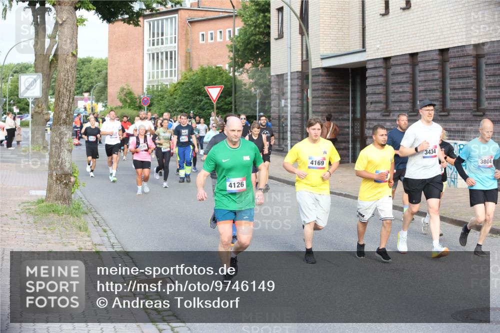 12.06.2026 - Holstenköstenlauf Andreas Tolksdorf http://msf.ph/oto/9746149 12.06.2026 19:12:14 Laufen 4651, 4126, 4169, 3434, 3804 meine-sportfotos.de