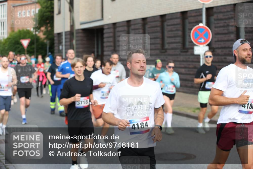 12.06.2026 - Holstenköstenlauf Andreas Tolksdorf http://msf.ph/oto/9746161 12.06.2026 19:12:21 Laufen 3718, 4184, 418 meine-sportfotos.de