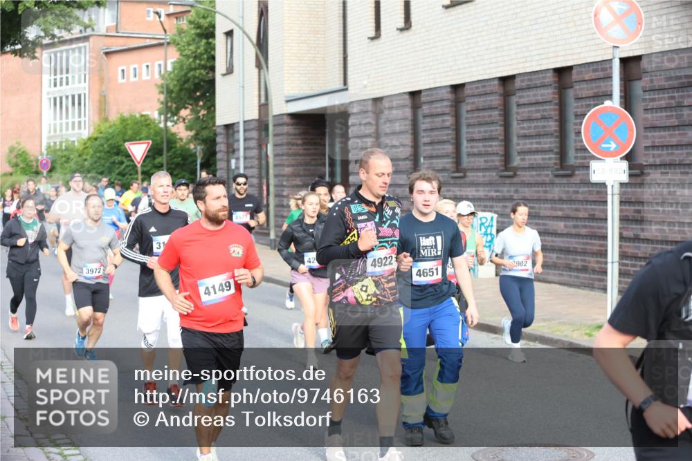 12.06.2026 - Holstenköstenlauf Andreas Tolksdorf http://msf.ph/oto/9746163 12.06.2026 19:12:25 Laufen 3972, 31, 4577, 42, 4149, 4922, 4651, 2902, 10, 06, 15, 06, 26 meine-sportfotos.de
