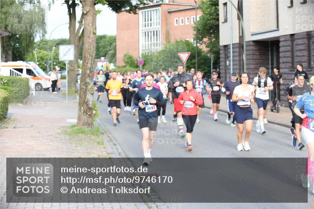 12.06.2026 - Holstenköstenlauf Andreas Tolksdorf http://msf.ph/oto/9746170 12.06.2026 19:12:29 Laufen 4267, 4693, 4268, 43, 3978 meine-sportfotos.de