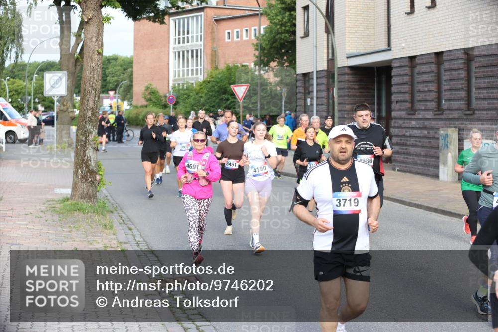 12.06.2026 - Holstenköstenlauf Andreas Tolksdorf http://msf.ph/oto/9746202 12.06.2026 19:12:52 Laufen 3939, 4691, 3451, 4190, 3719, 4586 meine-sportfotos.de