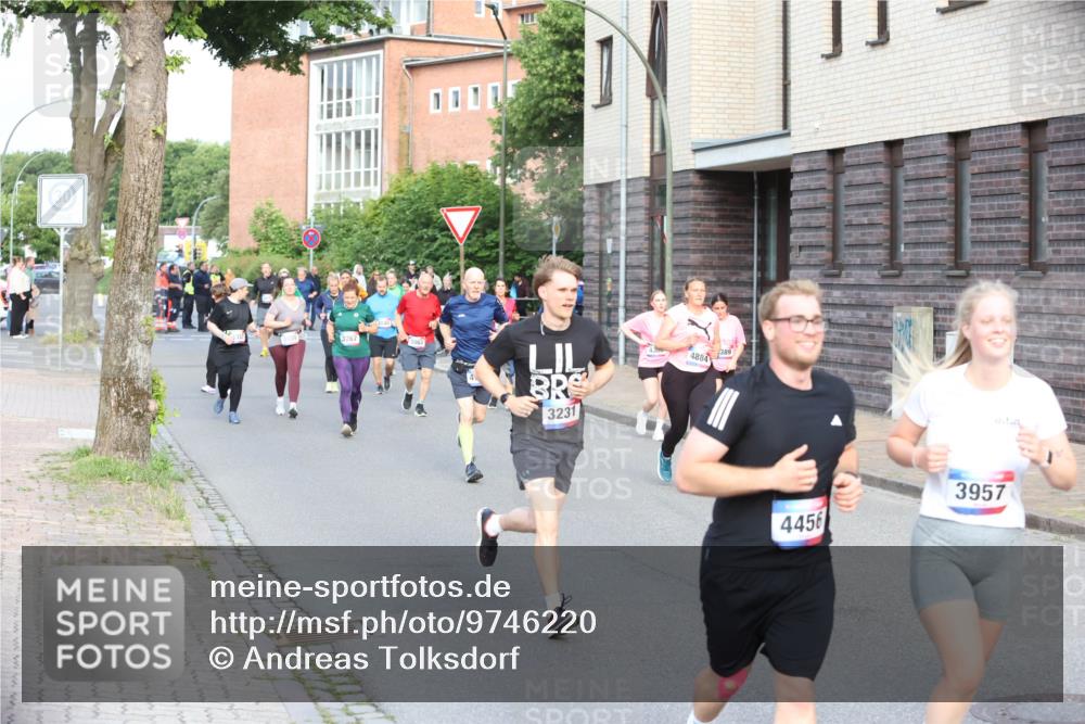 12.06.2026 - Holstenköstenlauf Andreas Tolksdorf http://msf.ph/oto/9746220 12.06.2026 19:13:01 Laufen 3267, 3231, 4884, 389, 4456, 3957 meine-sportfotos.de