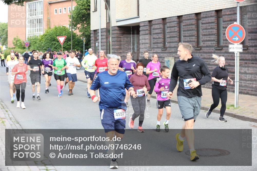 12.06.2026 - Holstenköstenlauf Andreas Tolksdorf http://msf.ph/oto/9746246 12.06.2026 19:13:15 Laufen 3472, 474, 4090, 3184, 4491, 3031, 4401, 47, 4084, 4827, 4557, 3366, 3575, 336, 10, 06, 15, 06, 26 meine-sportfotos.de