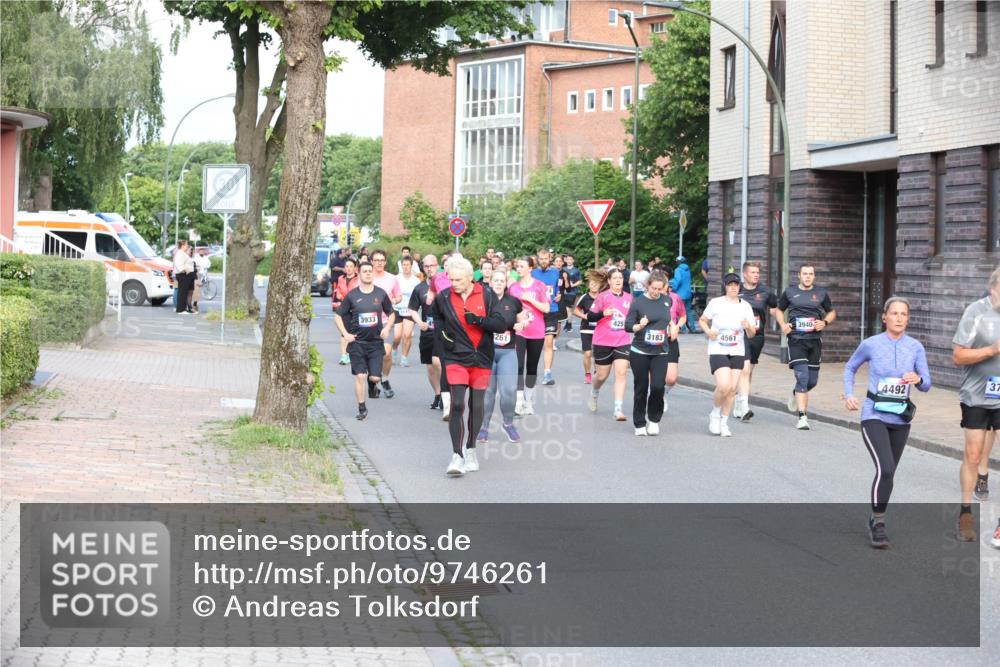 12.06.2026 - Holstenköstenlauf Andreas Tolksdorf http://msf.ph/oto/9746261 12.06.2026 19:13:25 Laufen 3933, 425, 3940, 261, 3183, 4561, 37, 4492 meine-sportfotos.de