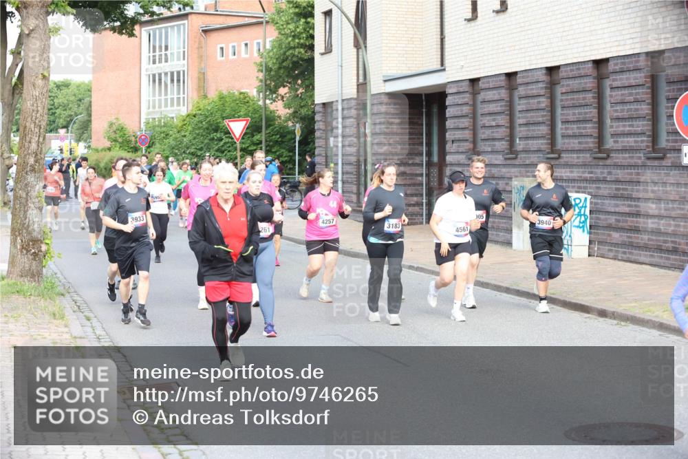 12.06.2026 - Holstenköstenlauf Andreas Tolksdorf http://msf.ph/oto/9746265 12.06.2026 19:13:27 Laufen 3933, 95, 305, 4257, 3940, 3183, 261, 4561 meine-sportfotos.de