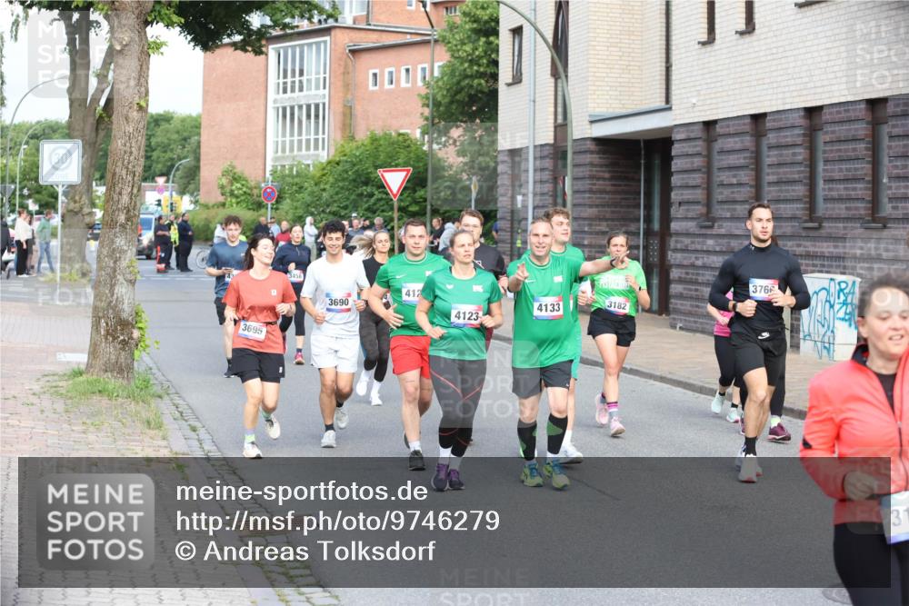 12.06.2026 - Holstenköstenlauf Andreas Tolksdorf http://msf.ph/oto/9746279 12.06.2026 19:13:36 Laufen 3, 3695, 3458, 412, 3690, 4133, 3182, 4123, 376, 31 meine-sportfotos.de