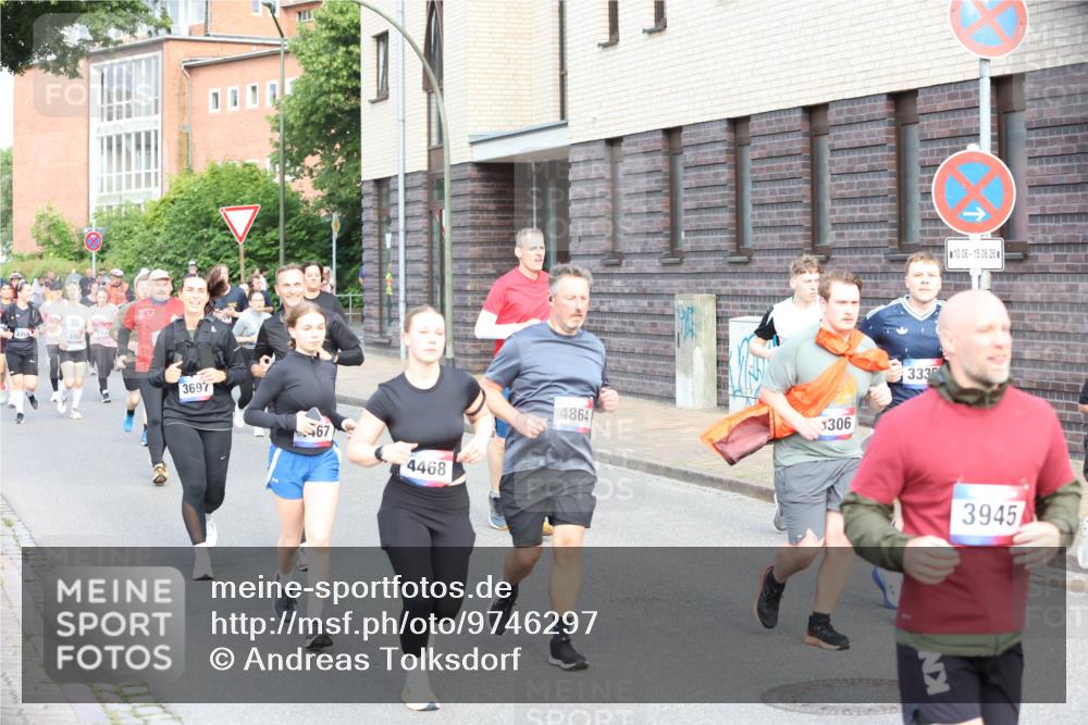 12.06.2026 - Holstenköstenlauf Andreas Tolksdorf http://msf.ph/oto/9746297 12.06.2026 19:13:53 Laufen 3387, 3697, 111, 67, 4468, 4864, 306, 333, 10, 06, 15, 06, 26, 3945 meine-sportfotos.de