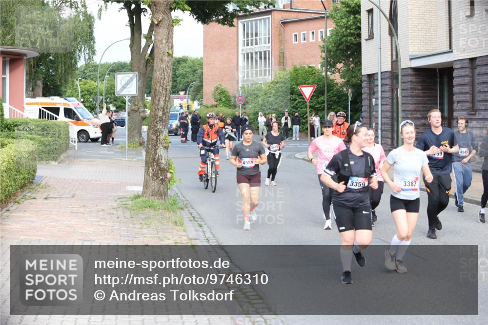 12.06.2026 - Holstenköstenlauf Andreas Tolksdorf http://msf.ph/oto/9746310 12.06.2026 19:13:59 Laufen 4589, 3359, 3387, 59, 4545 meine-sportfotos.de
