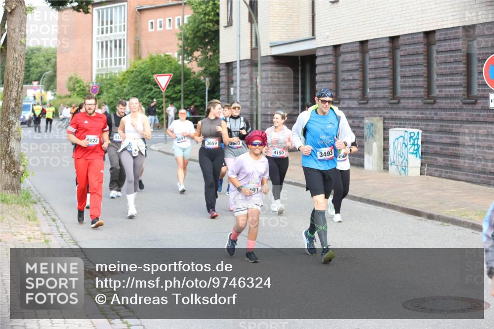 12.06.2026 - Holstenköstenlauf Andreas Tolksdorf http://msf.ph/oto/9746324 12.06.2026 19:14:21 Laufen 822, 443, 4657, 3659, 3083, 4150, 191, 3493, 4560 meine-sportfotos.de