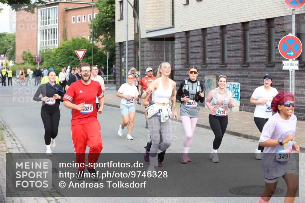 12.06.2026 - Holstenköstenlauf Andreas Tolksdorf http://msf.ph/oto/9746328 12.06.2026 19:14:23 Laufen 4657, 658, 3683, 822, 4150, 45, 10, 06, 15, 06, 26, 3491 meine-sportfotos.de