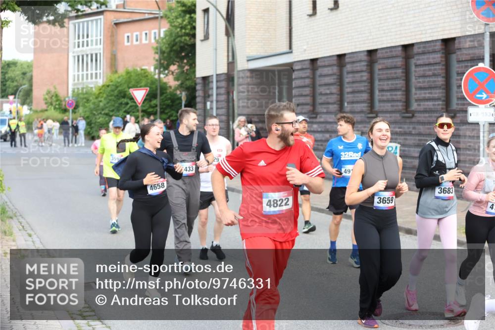 12.06.2026 - Holstenköstenlauf Andreas Tolksdorf http://msf.ph/oto/9746331 12.06.2026 19:14:24 Laufen 359, 4, 4658, 433, 29, 4822, 32, 491, 3659, 3683, 10, 06, 15, 06, 26, 4 meine-sportfotos.de