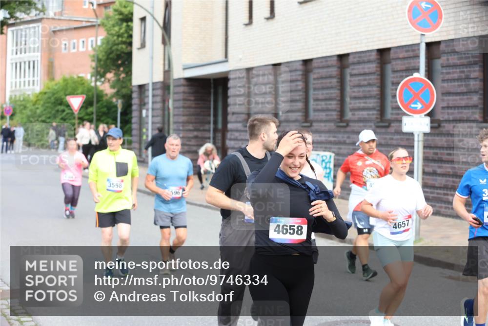 12.06.2026 - Holstenköstenlauf Andreas Tolksdorf http://msf.ph/oto/9746334 12.06.2026 19:14:26 Laufen 3598, 596, 4658, 4657 meine-sportfotos.de