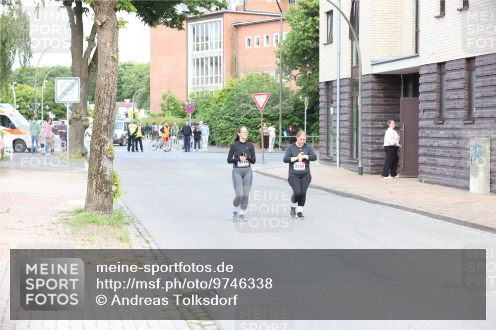 12.06.2026 - Holstenköstenlauf Andreas Tolksdorf http://msf.ph/oto/9746338 12.06.2026 19:14:40 Laufen 2, 3110, 3109 meine-sportfotos.de