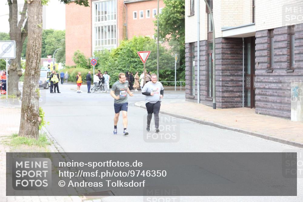 12.06.2026 - Holstenköstenlauf Andreas Tolksdorf http://msf.ph/oto/9746350 12.06.2026 19:15:15 Laufen 3222, 3221 meine-sportfotos.de