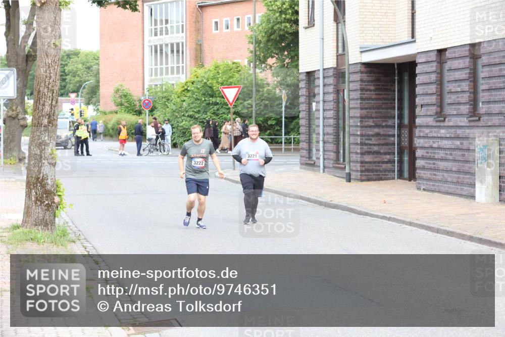 12.06.2026 - Holstenköstenlauf Andreas Tolksdorf http://msf.ph/oto/9746351 12.06.2026 19:15:15 Laufen 3222, 3221 meine-sportfotos.de