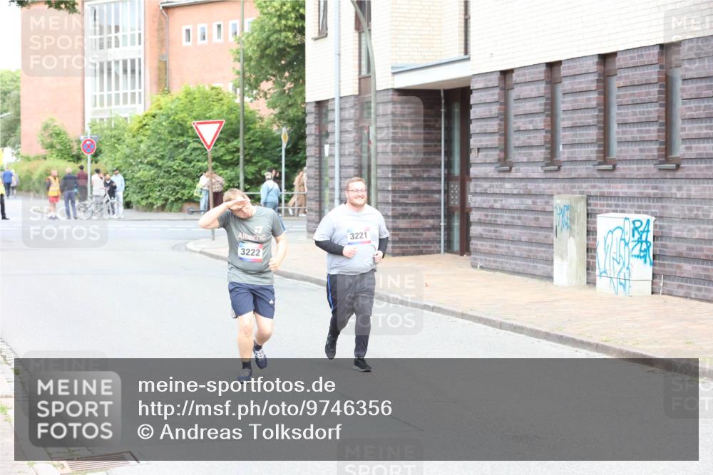 12.06.2026 - Holstenköstenlauf Andreas Tolksdorf http://msf.ph/oto/9746356 12.06.2026 19:15:18 Laufen 3222, 3221 meine-sportfotos.de