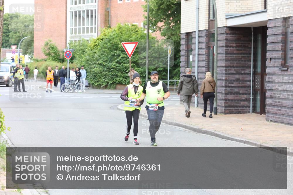 12.06.2026 - Holstenköstenlauf Andreas Tolksdorf http://msf.ph/oto/9746361 12.06.2026 19:15:37 Laufen 4866 meine-sportfotos.de